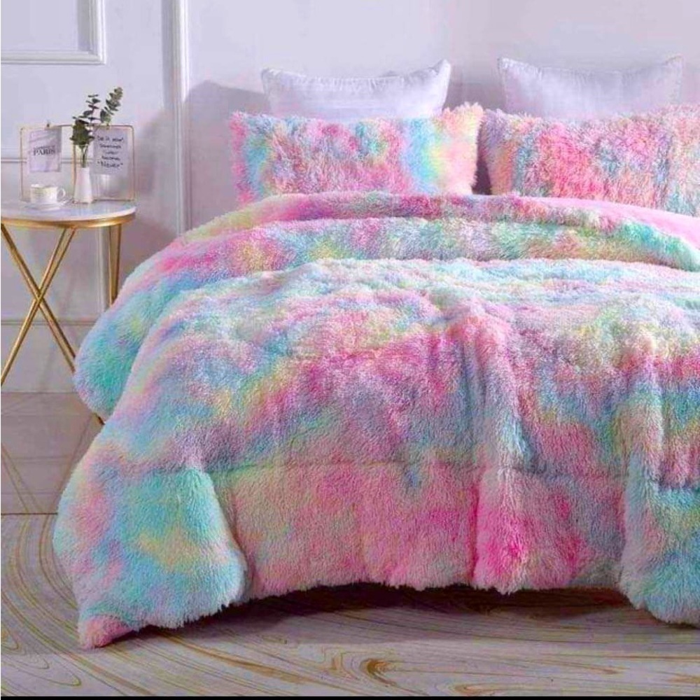BNWT Shaggy Rainbow Blanket w Shams